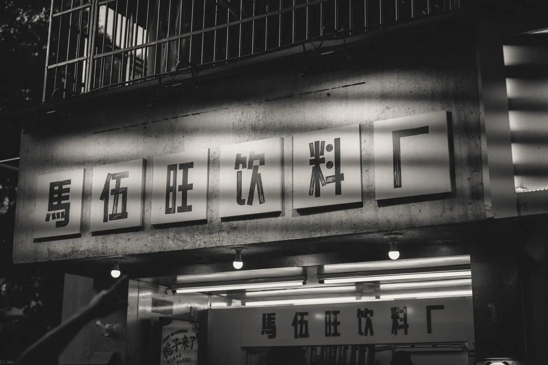 大型龙门五面体加工中心与精密铣床的工艺对比及产线适配方案